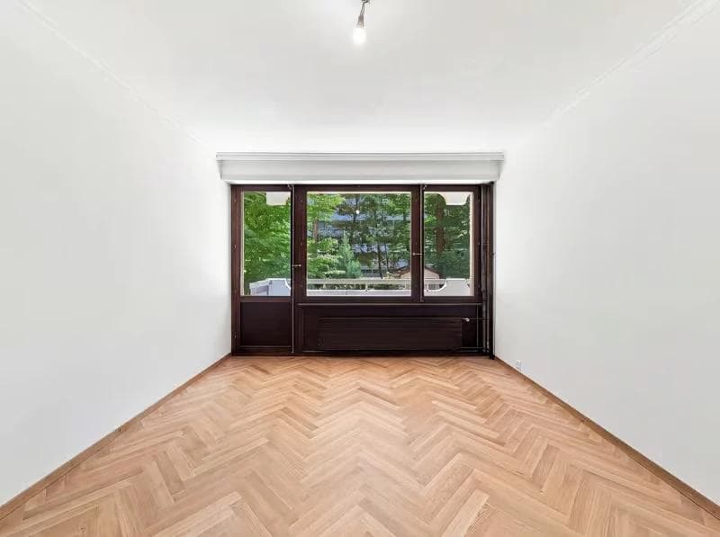 Appartement rénové avec balcon – Route de Florissant, Genève - Chambres miniature 3 Appartement rénové avec balcon – Route de Florissant, Genève - Chambres miniature 3