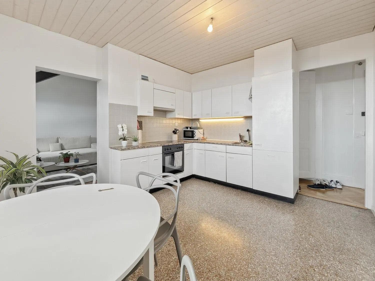 Appartement sous les toits de 4 pièces à Genève - Eaux-vives - Kitchen Appartement sous les toits de 4 pièces à Genève - Eaux-vives - Kitchen
