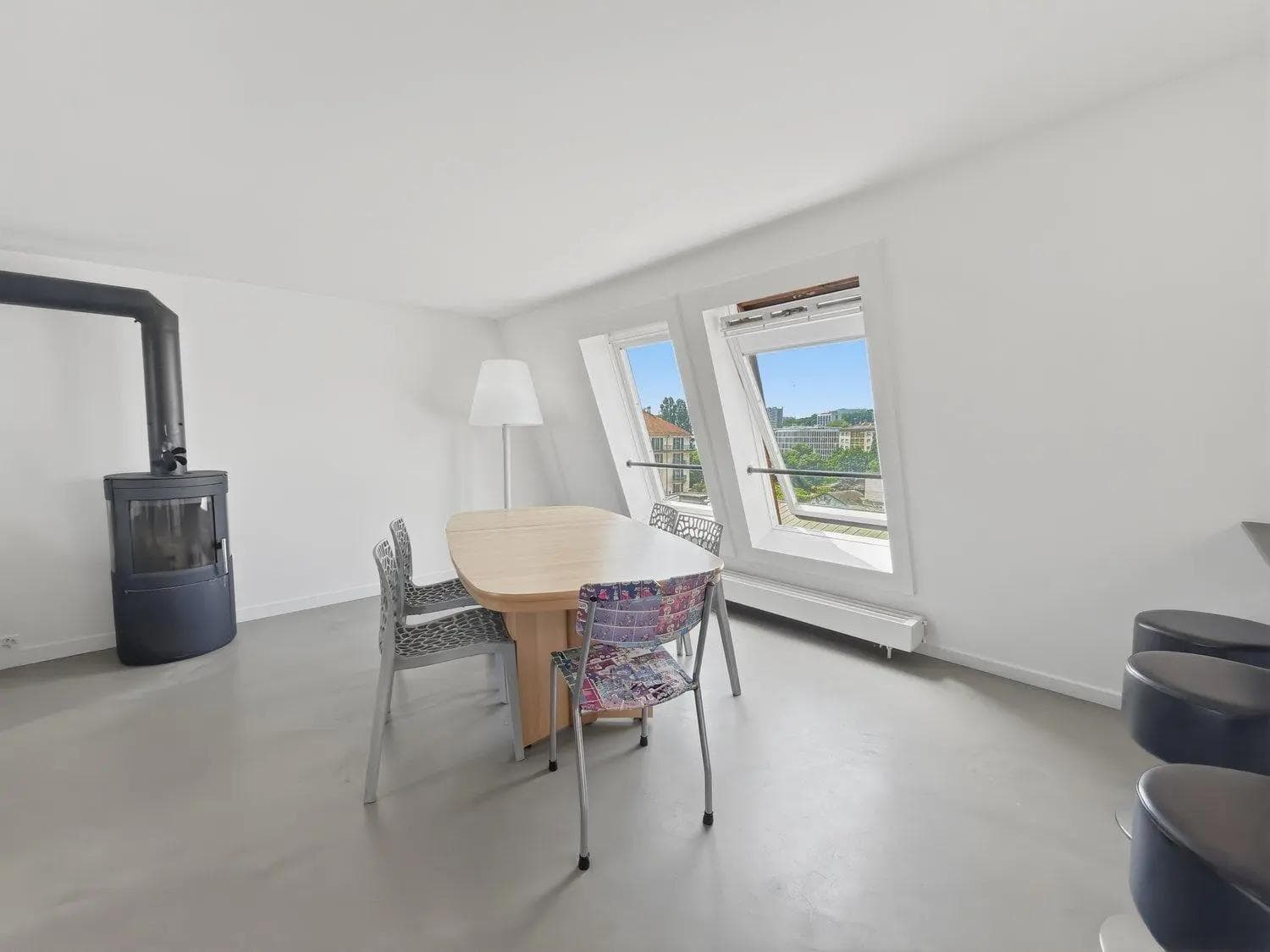 Attique moderne avec rooftop privé 80 m² – Vue panoramique Genève - Fireplace Attique moderne avec rooftop privé 80 m² – Vue panoramique Genève - Fireplace
