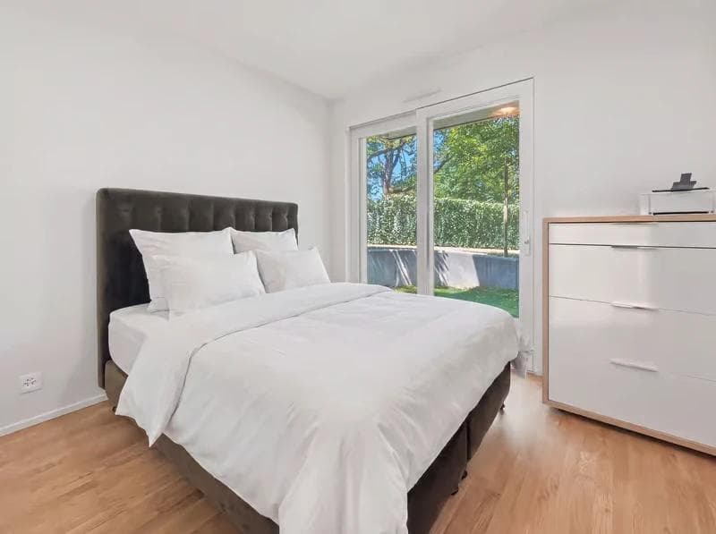 Prestigious furnished garden-level apartment - Bedroom Prestigious furnished garden-level apartment - Bedroom