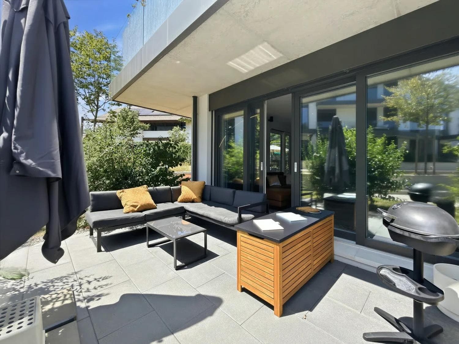 Prestigious furnished garden-level apartment - Terrace & Garden Prestigious furnished garden-level apartment - Terrace & Garden