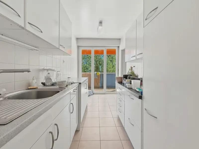 Bright 4-room apartment – 2 bedrooms and large balcony - Kitchen Bright 4-room apartment – 2 bedrooms and large balcony - Kitchen