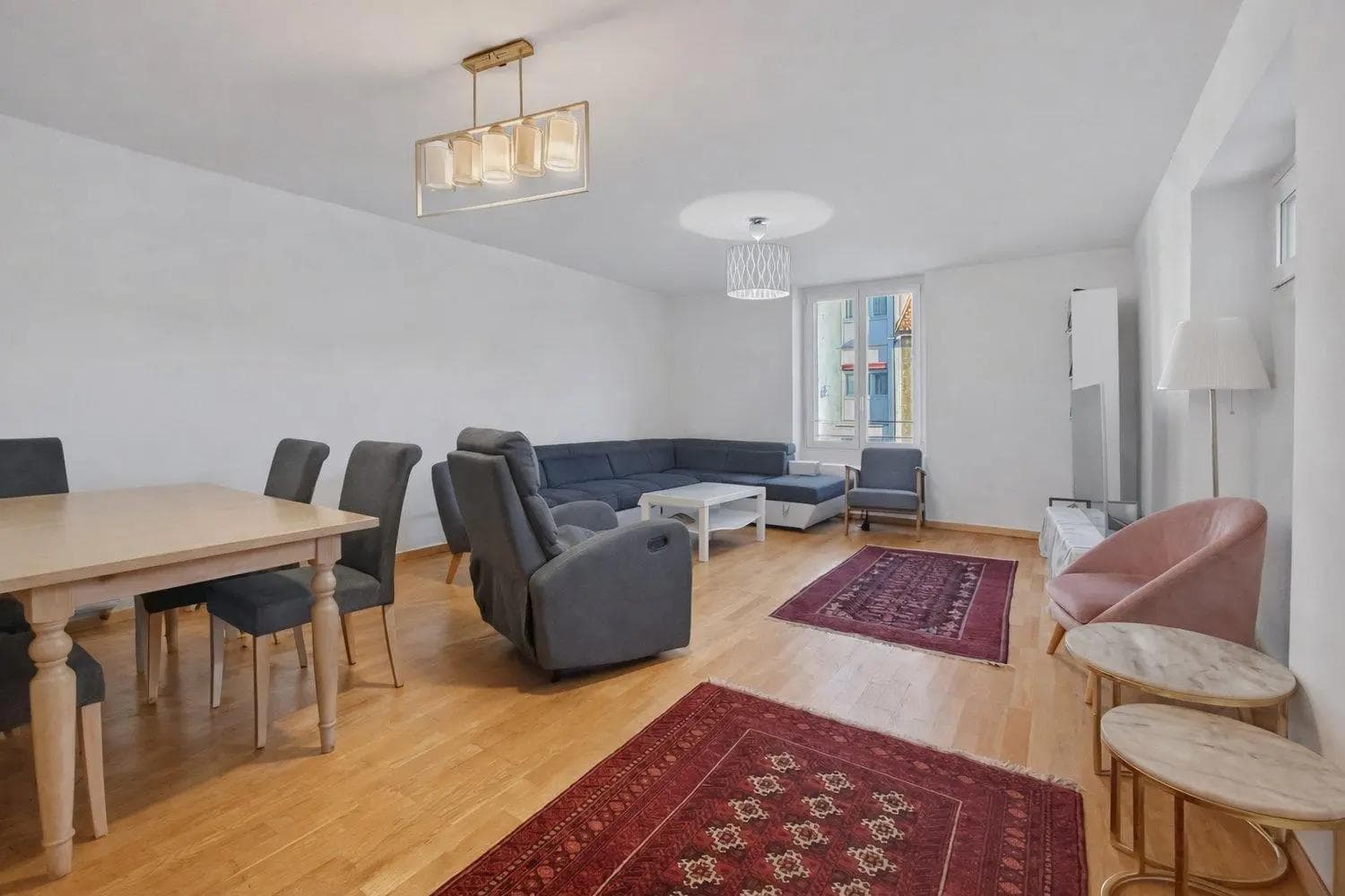 Magnifique appartement de 5 pièces avec garage à Plan-les-Ouates - Séjour Magnifique appartement de 5 pièces avec garage à Plan-les-Ouates - Séjour