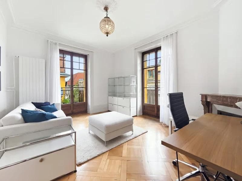 Appartement meublé avec balcons - Bail jusqu'au 31 août 2027 - Séjour 1 Appartement meublé avec balcons - Bail jusqu'au 31 août 2027 - Séjour 1