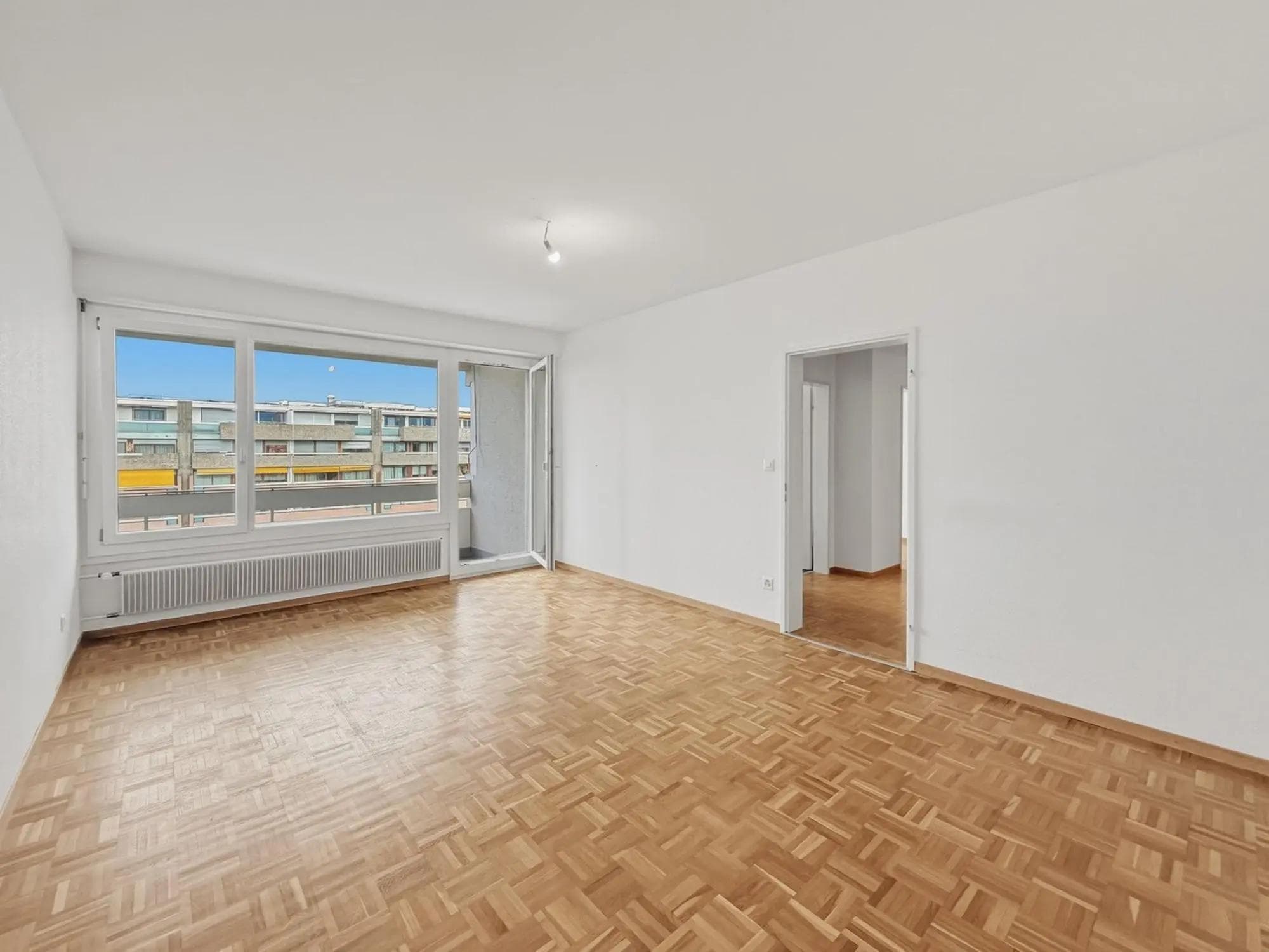Appartement 4 pièces lumineux avec balcon et belle vue – Petit Saconnex - Living room 1 Appartement 4 pièces lumineux avec balcon et belle vue – Petit Saconnex - Living room 1