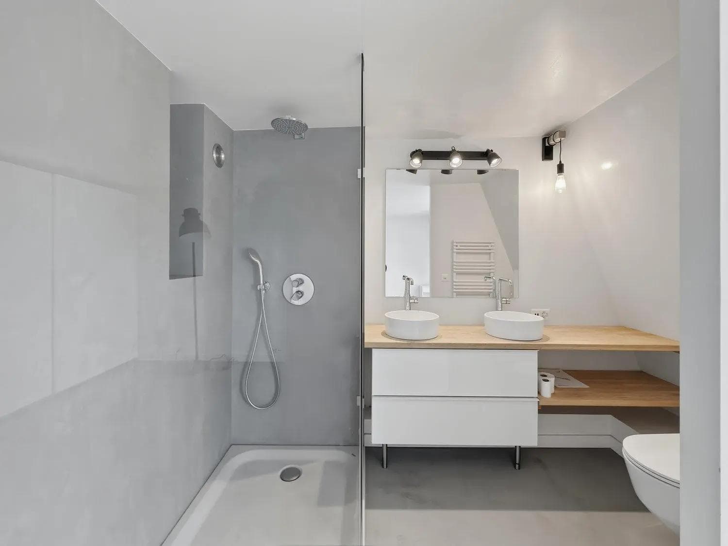 Attique moderne avec rooftop privé 80 m² – Vue panoramique Genève - Bathroom Attique moderne avec rooftop privé 80 m² – Vue panoramique Genève - Bathroom