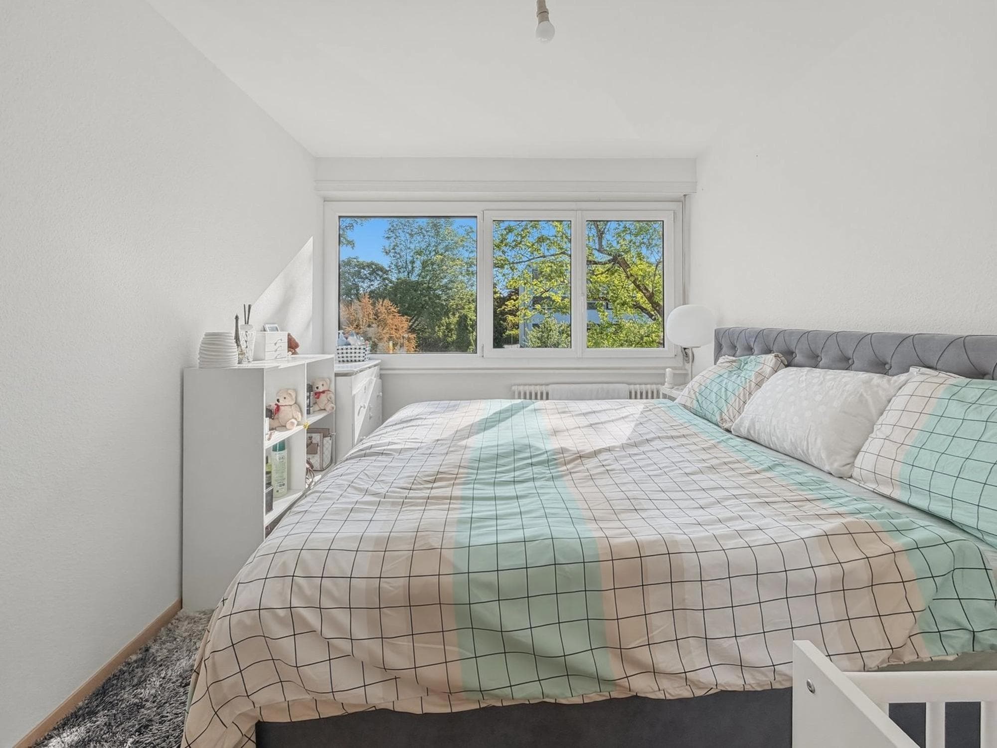 Beautiful Bright 2.5-Room Apartment for Rent in Onex - Bedroom Beautiful Bright 2.5-Room Apartment for Rent in Onex - Bedroom