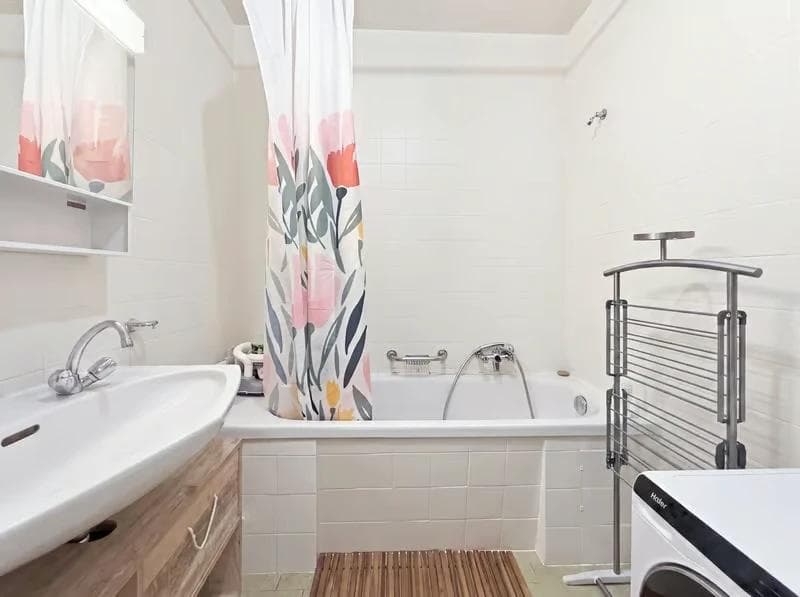 2-bedroom apartment with garage - Prestigious Residence with swimming pools - Bathroom & Shower room 2-bedroom apartment with garage - Prestigious Residence with swimming pools - Bathroom & Shower room