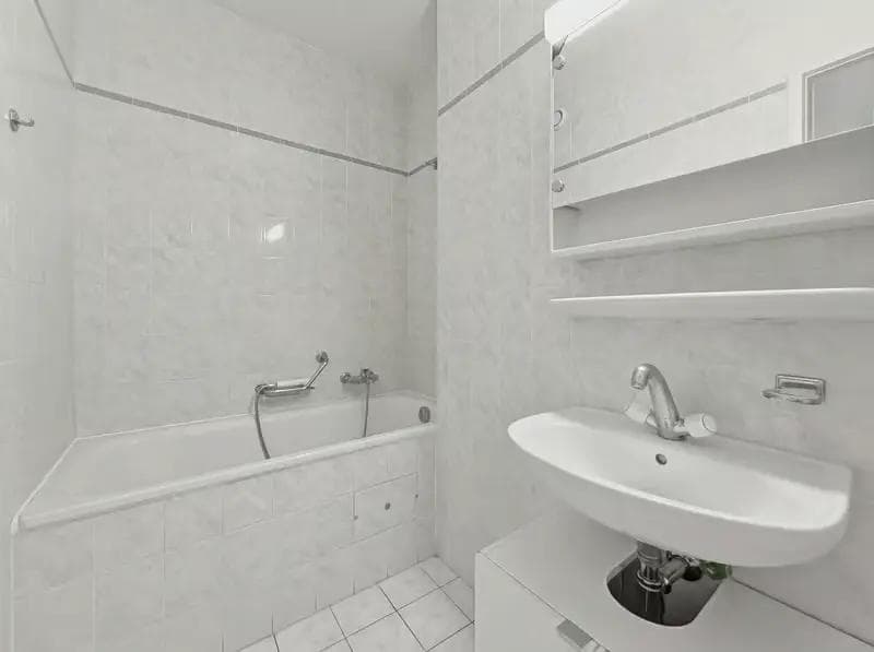 Bright 4-room apartment – 2 bedrooms and large balcony - Bathroom Bright 4-room apartment – 2 bedrooms and large balcony - Bathroom