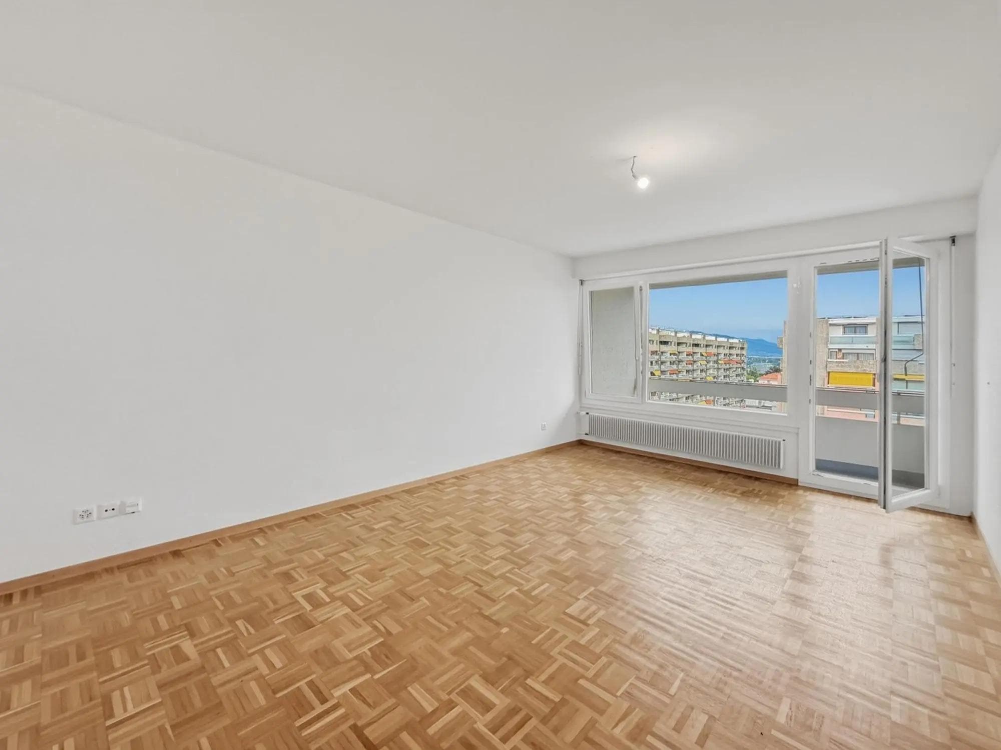 Bright 4-Room Apartment with balcony and lovely view - Petit-Saconnex - Living room 1 Bright 4-Room Apartment with balcony and lovely view - Petit-Saconnex - Living room 1