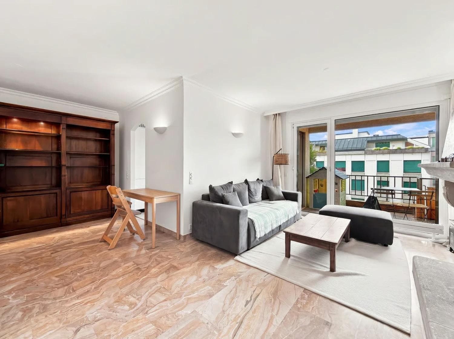 Spacieux appartement familial de 5.5 pièces avec balcon et parking à Carouge - Séjour 1 Spacieux appartement familial de 5.5 pièces avec balcon et parking à Carouge - Séjour 1