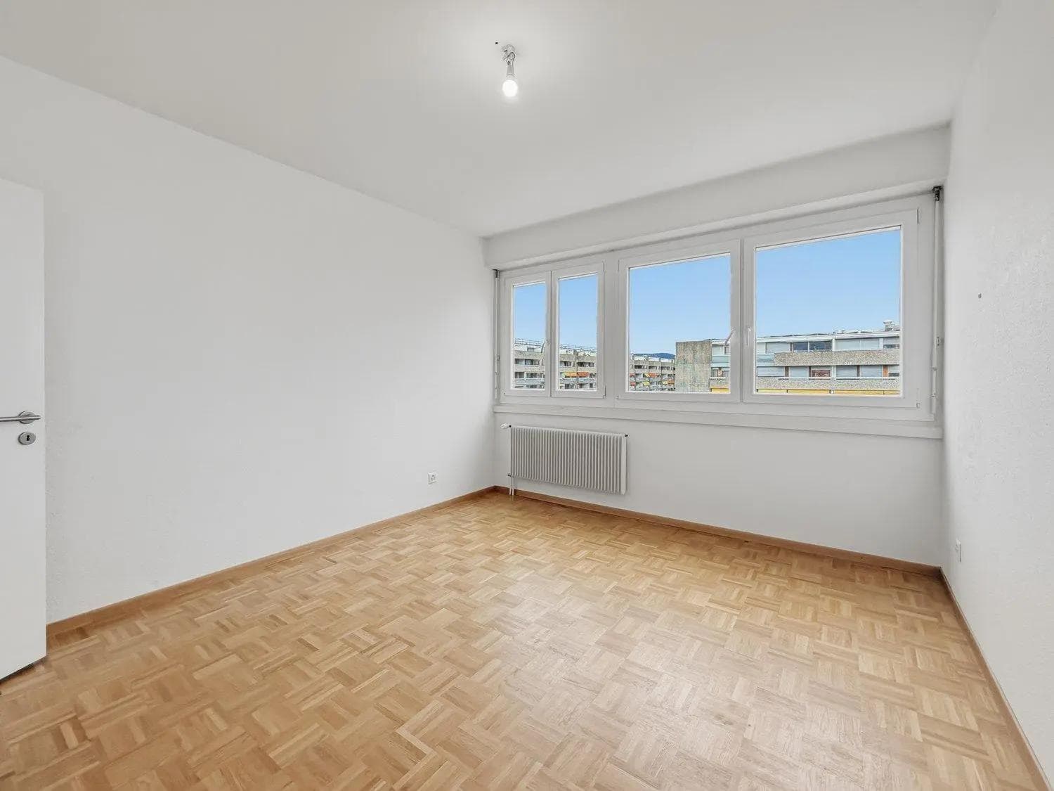 Appartement 4 pièces lumineux avec balcon et belle vue – Petit Saconnex - Bedroom Appartement 4 pièces lumineux avec balcon et belle vue – Petit Saconnex - Bedroom