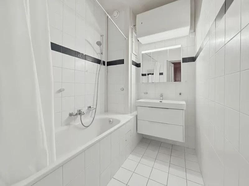 Charming furnished apartment at Place de la Navigation - Bathroom Charming furnished apartment at Place de la Navigation - Bathroom
