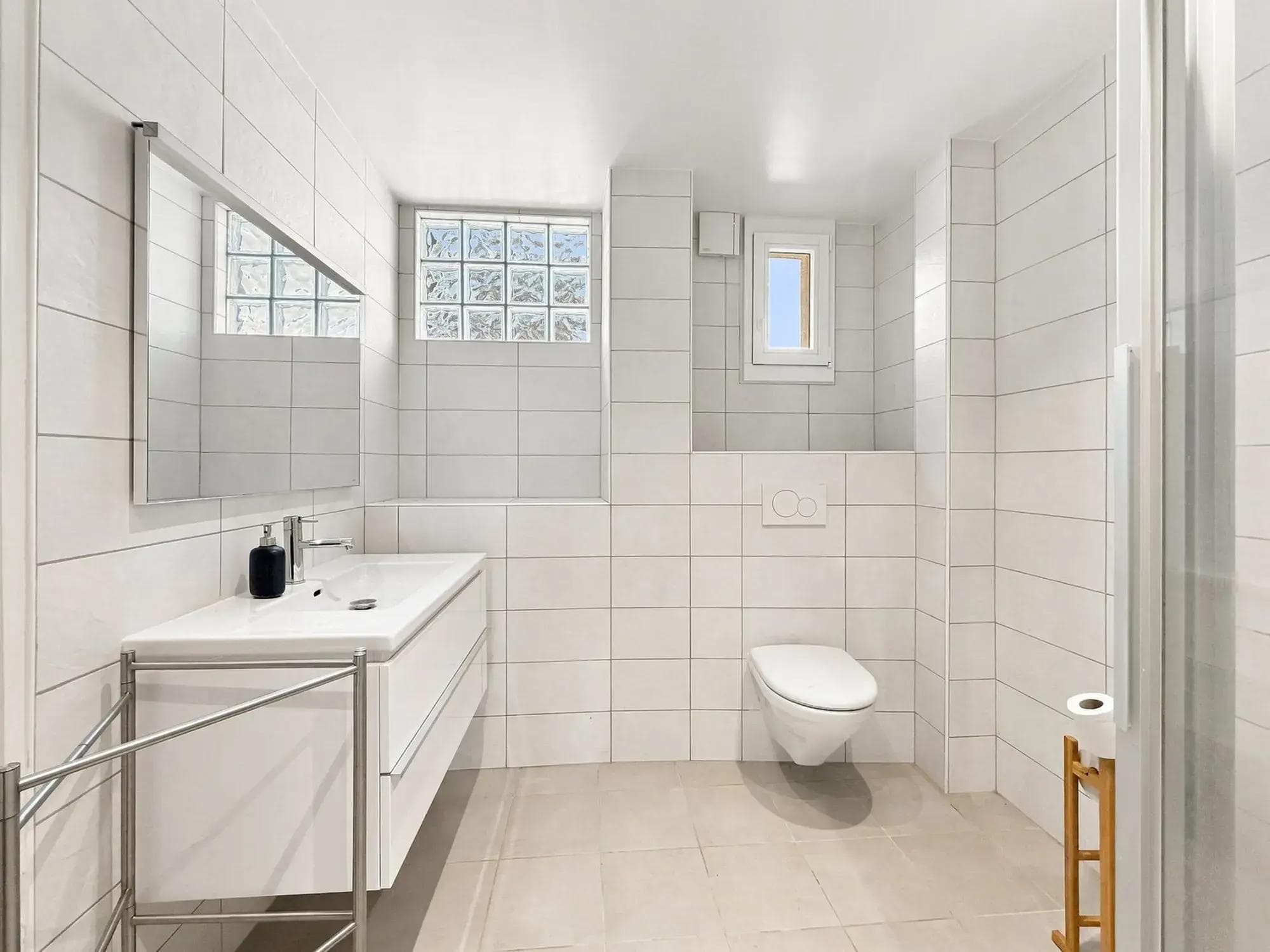 Spacieux appartement 5 pièces en duplex à Confignon - Salle de bain miniature 3 Spacieux appartement 5 pièces en duplex à Confignon - Salle de bain miniature 3