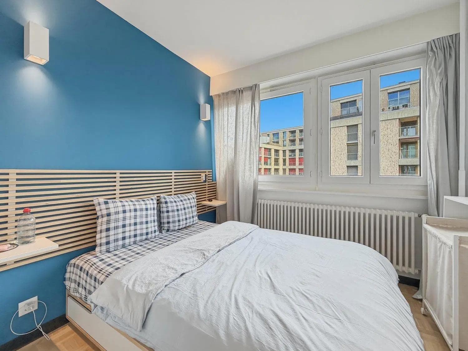 Charmant appartement 2 pièces avec balcon à Genève-Champel - Chambre à coucher 1 Charmant appartement 2 pièces avec balcon à Genève-Champel - Chambre à coucher 1