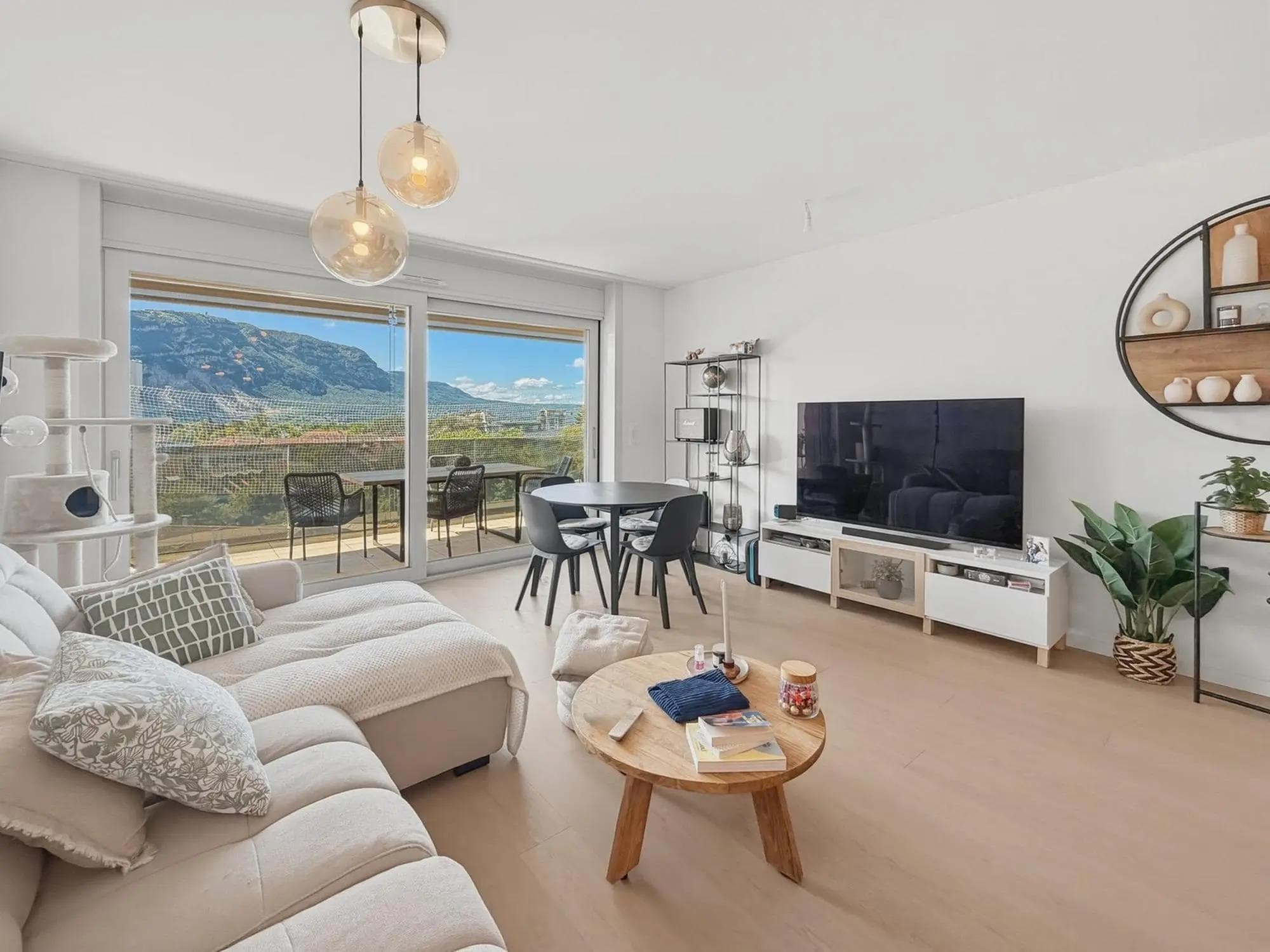 Beautiful High-End 4-Room Apartment with Terrace and Salève View – Chêne-Bourg Beautiful High-End 4-Room Apartment with Terrace and Salève View – Chêne-Bourg