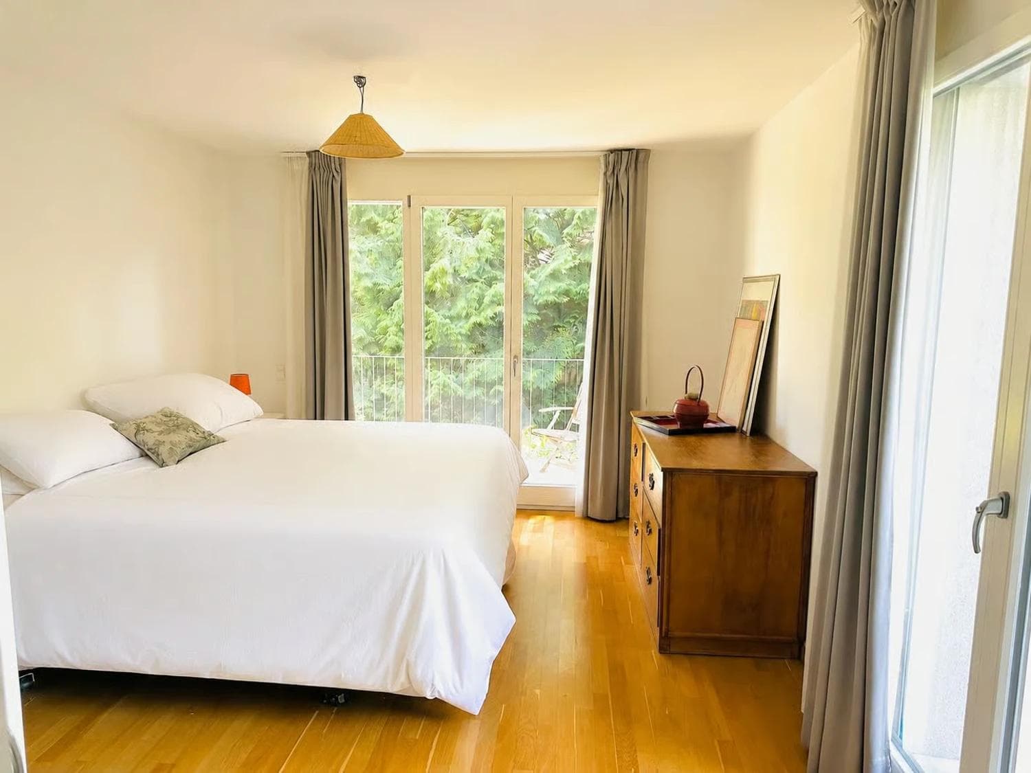 Superb furnished 200 m² duplex with private garden and terrace – Chambésy - Bedroom Superb furnished 200 m² duplex with private garden and terrace – Chambésy - Bedroom