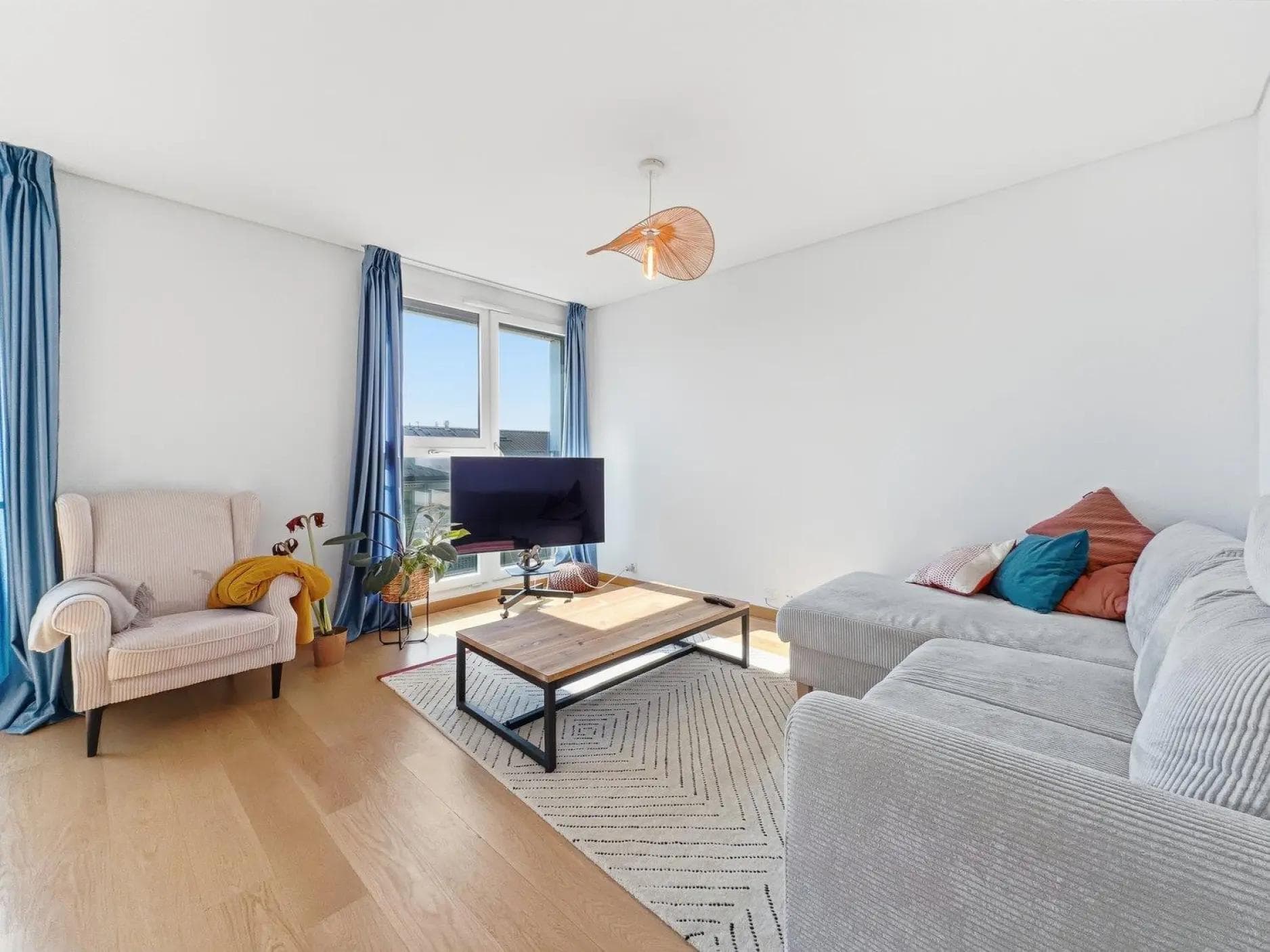 Appartement moderne de 4 pièces au 7ème étage - Rue de la Servette - Séjour Appartement moderne de 4 pièces au 7ème étage - Rue de la Servette - Séjour