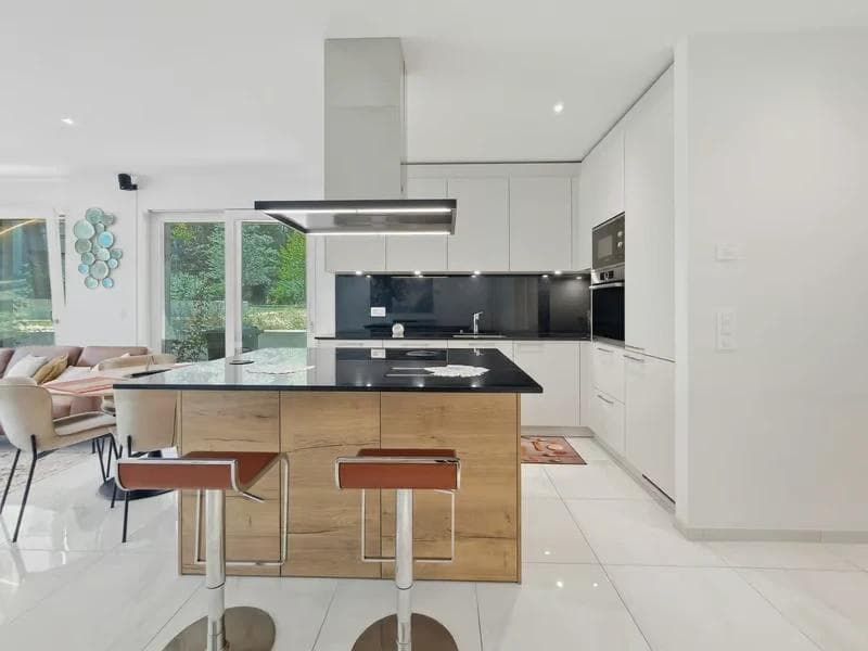 Prestigious furnished garden-level apartment - Kitchen Prestigious furnished garden-level apartment - Kitchen