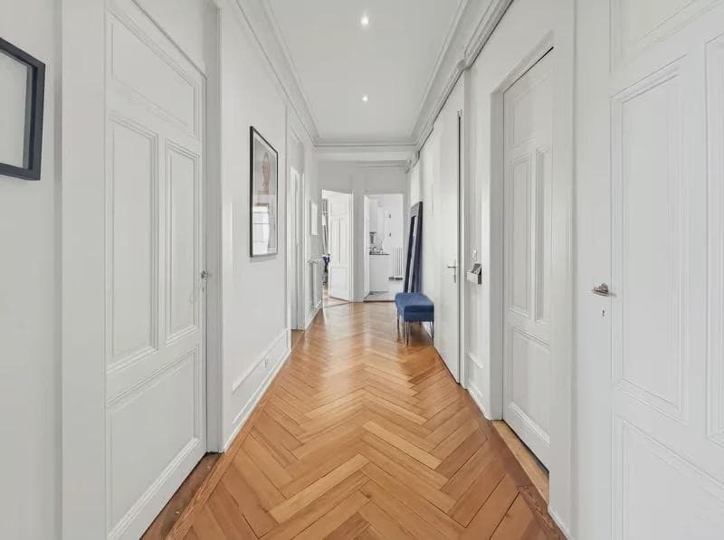 Charming 2-bedroom apartment in the heart of Geneva – Boulevard Helvétique - Entrance hall Charming 2-bedroom apartment in the heart of Geneva – Boulevard Helvétique - Entrance hall