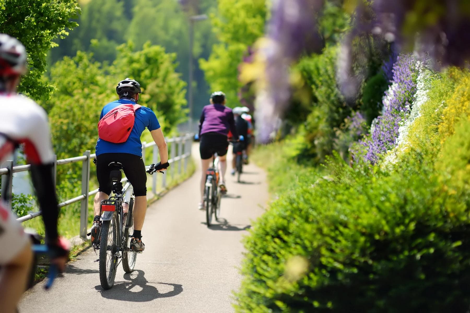 Les Suisses aiment le vélo et d’autres activités de plein air. Les Suisses aiment le vélo et d’autres activités de plein air.